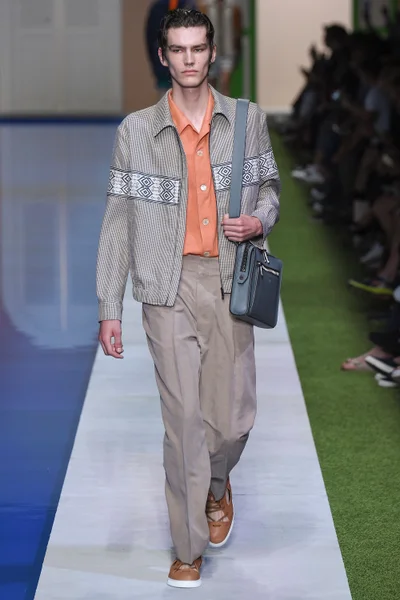 Look 50